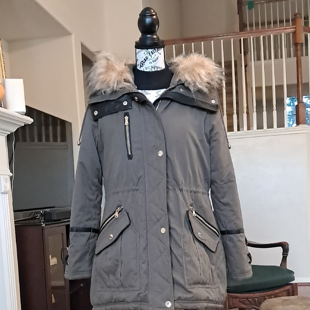 Guess Puffer Coat with Fur Hood Large